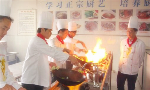 我的父母都是运动员 他们支持我来海峡福建烹饪培训学校3