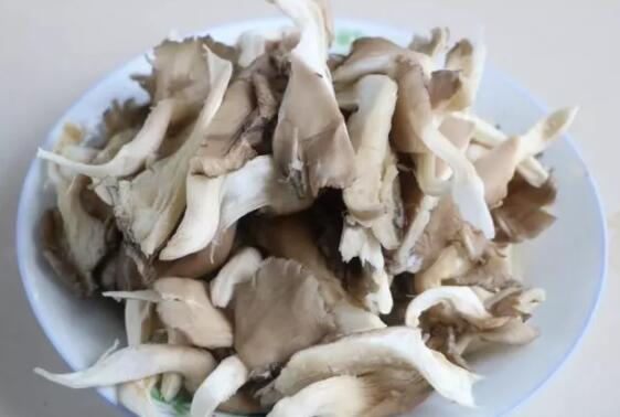干炸蘑菇的做法4