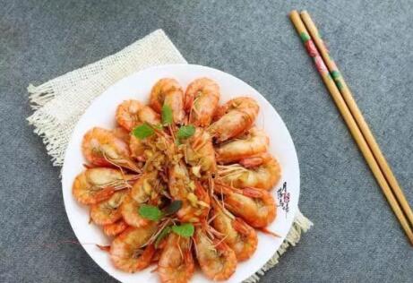 儿童食谱家常菜之草虾的做法1