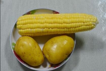 玉米浓汤怎么做 土豆玉米浓汤的做法4