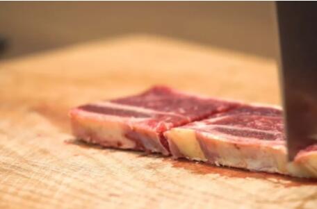 牛肉黑椒牛仔骨的做法2