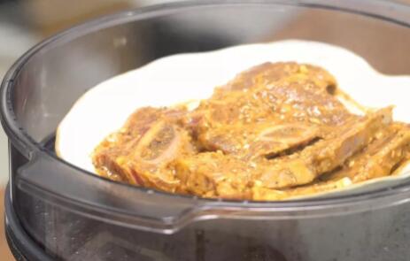 牛肉黑椒牛仔骨的做法5