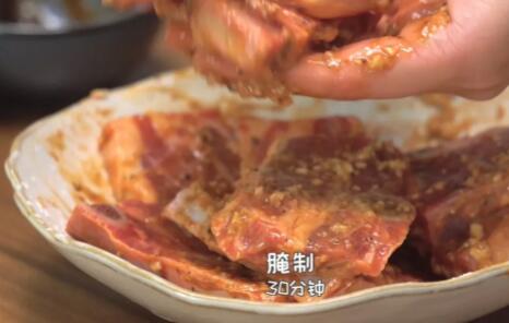 牛肉黑椒牛仔骨的做法4