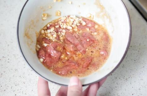 梅菜笋丝青豆蒸牛肉的做法11