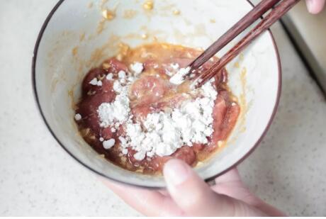 梅菜笋丝青豆蒸牛肉的做法12