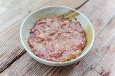 梅菜笋丝青豆蒸牛肉的做法14