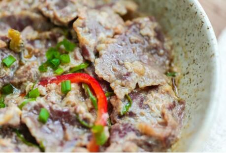 梅菜笋丝青豆蒸牛肉的做法17