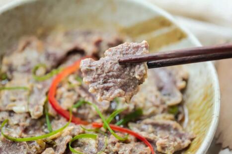 梅菜笋丝青豆蒸牛肉的做法18