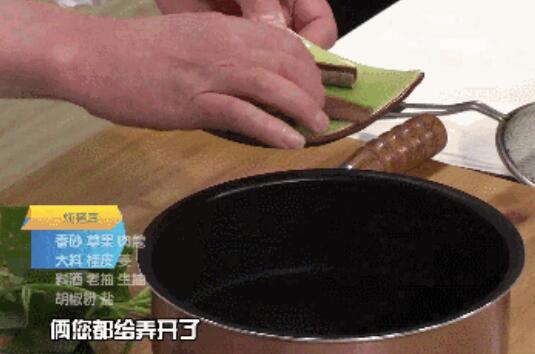 红薯藤炒猪耳朵的做法3