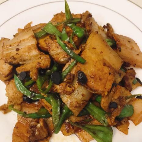 回锅肉怎么做好吃 青椒回锅肉的家常做法8