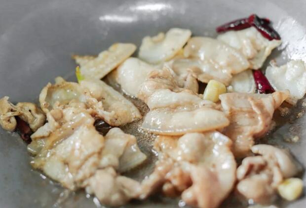 山药怎么做好吃 五花肉炒山药的做法9