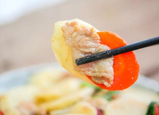 山药怎么做好吃 五花肉炒山药的做法17