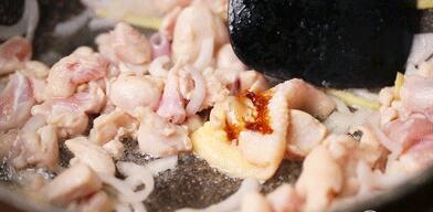 电饭煲香菇鸡肉焖饭的做法9