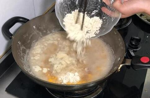 疙瘩汤怎么做 鸡蛋疙瘩汤的家常做法8
