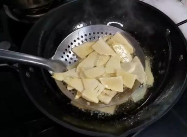 冬笋腊肉怎么做好吃 冬笋腊肉的做法4