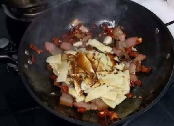 冬笋腊肉怎么做好吃 冬笋腊肉的做法7