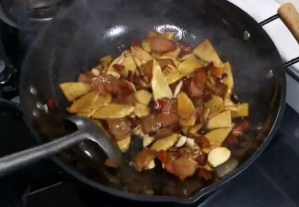冬笋腊肉怎么做好吃 冬笋腊肉的做法8