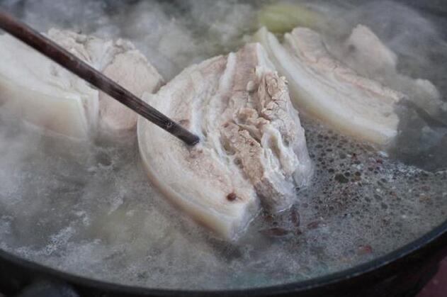 酸菜炖粉条的做法5