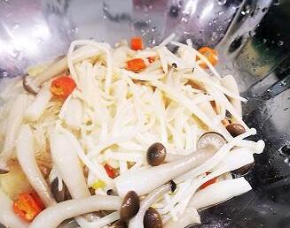 酸汤肥牛10