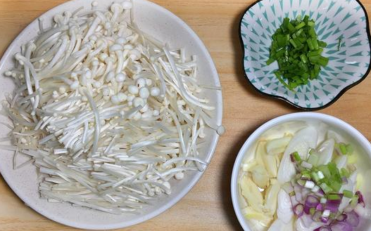 金针菇豆腐煲3