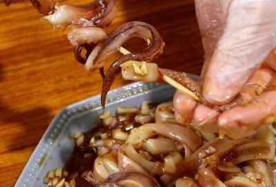 烤鱿鱼串8