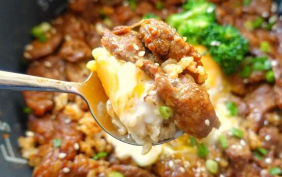 电饭锅版牛肉丼饭的做法1