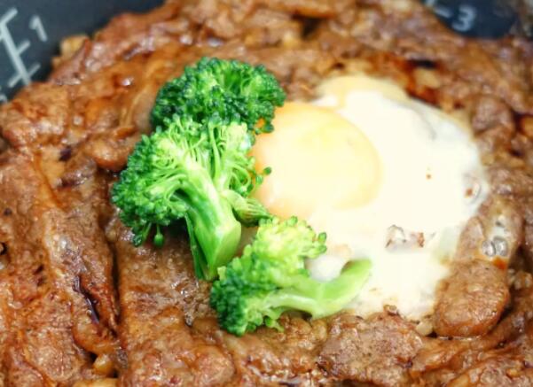 电饭锅版牛肉丼饭的做法10