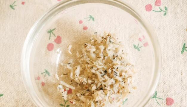 炒饭怎么做好吃 丁香鱼时蔬蛋炒饭的做法9