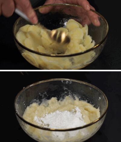 怎样做土豆饼 可爱笑脸土豆饼的做法4