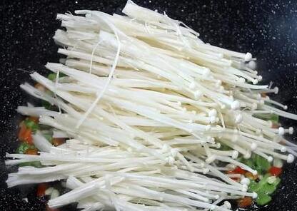 金针菇烧鸡蛋豆腐10