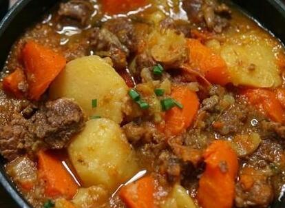 西红柿土豆炖牛肉的家常做法