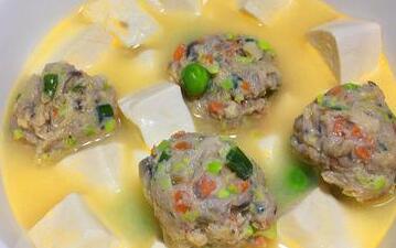 豆腐咸鸭蛋肉丸汤1