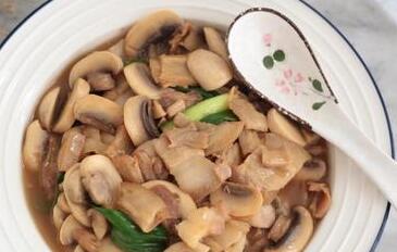 口蘑炒肉1