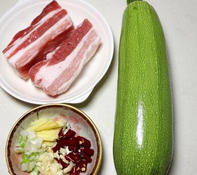 西葫芦炒五花肉3