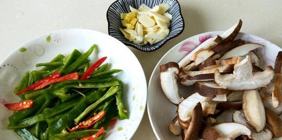 香菇炒腐竹2