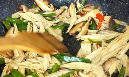 香菇炒腐竹8