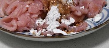 胡萝卜和黑木耳炒肉丝5