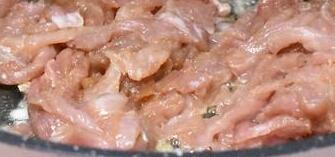 胡萝卜和黑木耳炒肉丝11