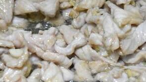 胡萝卜和黑木耳炒肉丝12