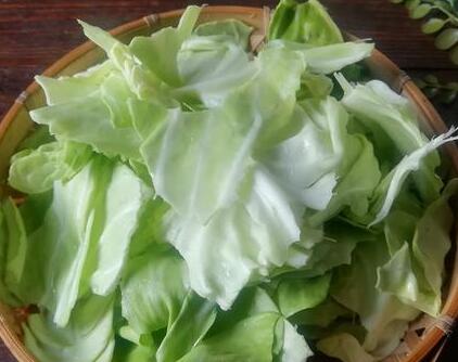包菜炒油豆皮2