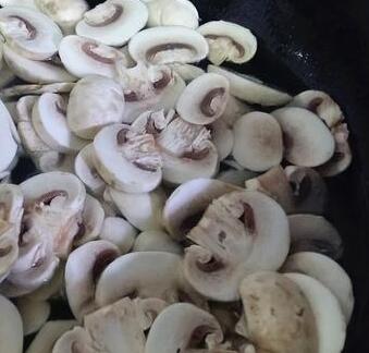 鸡胸肉炒口蘑5