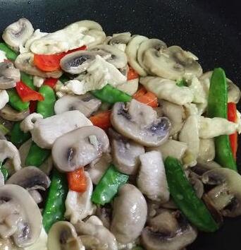 鸡胸肉炒口蘑9