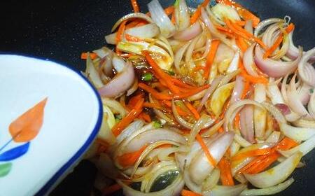 洋葱炒腊肠8