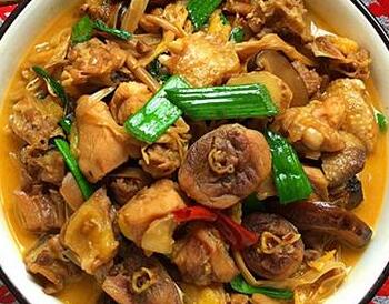 黄花菜焖烧土鸡1