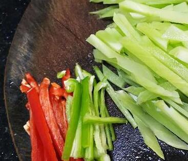 莴笋炒肉3