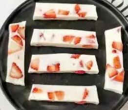 草莓牛奶冻1