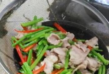 芹菜炒肉7