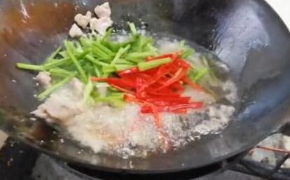 芹菜炒肉6