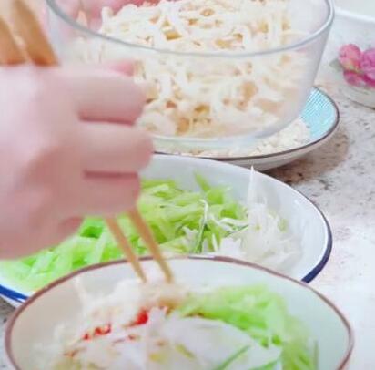 鸡丝拌面7