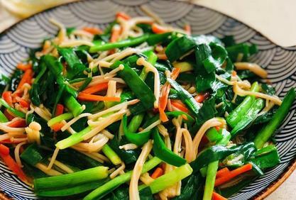 韭菜炒金针菇1